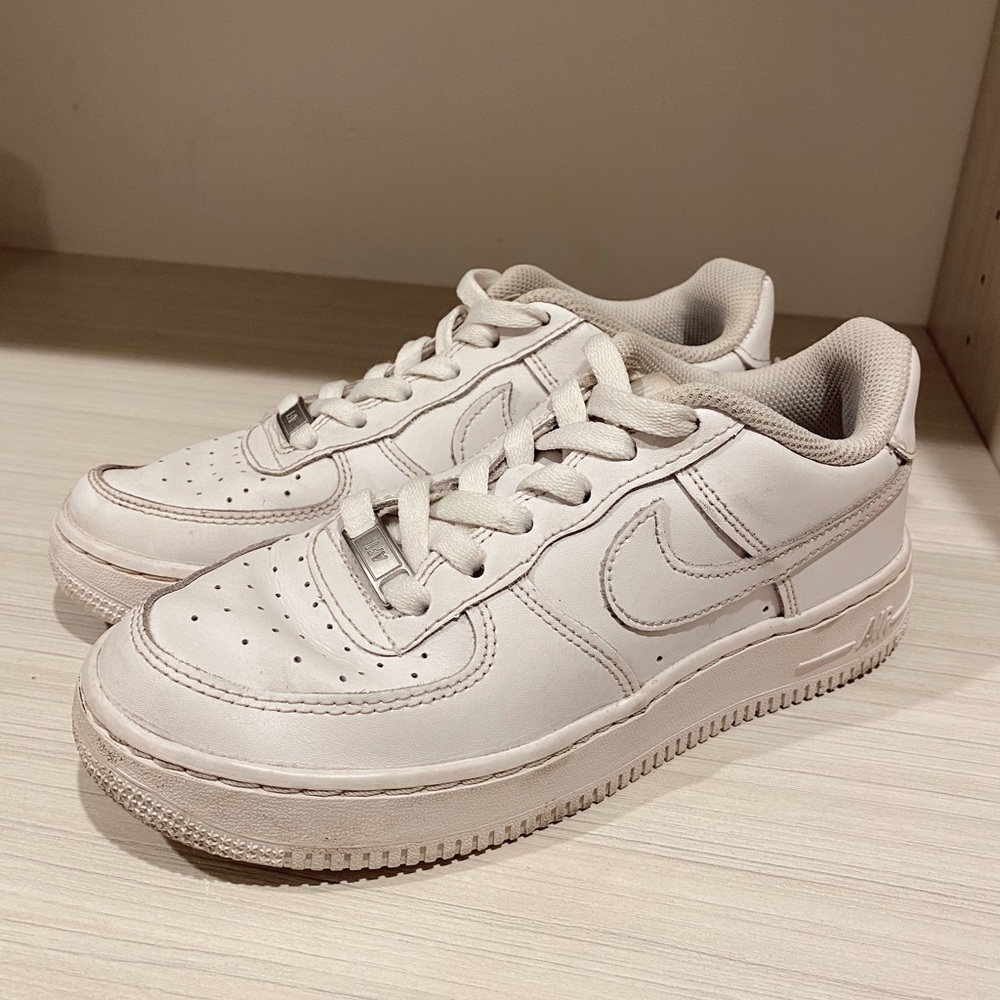 nike air force 1 sneaker size 4.5(y)